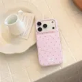 Gros plan d'une coque MagSafe rose à pois pour iPhone avec finition mate - Pois Gris Rose Coton / Iphone 18