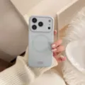 Gros plan de la coque iPhone magnétique vert menthe avec anneau de caméra violet et logo - Bleu Brume de Mer (Cadre de fenêtre violet) / iPhone 17 Pro Max