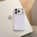 Vue détaillée d'une coque de téléphone magnétique violette avec anneau MagSafe pour iPhone - Éclaboussure de Neige Mauve (Style Magnétique) / iPhone 17 Pro Max