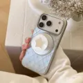 Gros plan d'une coque iPhone en nacre avec motif à carreaux bleus et support étoile - Grille Étoilée Bleue Dorée (Étoile de Coquille Blanche) / 17 Pro Max / Bleu