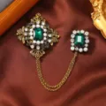 Exquisite vintage style emerald green brooch featuring tassel chain and pearl rhinestones - Vintage Baroque Emerald Tassel Style (11)