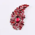 Elegante broche vintage de plata con gran cristal rojo y diamantes de imitación - Rojo