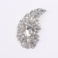 Broche vintage de cristal y diamantes de imitación con gran piedra ovalada central - Blanco