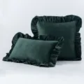 Elegante Kissenbezüge aus dunkelgrünem Samt mit feiner Rüschenkante für Zuhause - 45x45cm(Nur Bezug) / Dunkelzyan