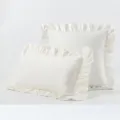 Elegante cremefarbene Samtkissenbezüge mit Rüschenrand in Quadrat- und Rechteckform. - 45*45cm (Ohne Kern) / Gebleichtes Weiß