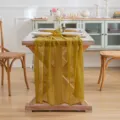 Elegante camino de mesa de gasa de Bali amarillo mostaza para bodas rústicas. - Amarillo jengibre
