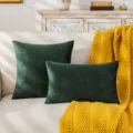 Luxuriöse dunkelgrüne geprägte Samtkissenbezüge auf einem gemütlichen Sofa mit Decke - 45*45cm (Ohne Füllung) / Dunkelgrünes Bambusblatt