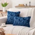 Luxuriöse dunkelblaue Plüschkissenbezüge mit Stern- und Mondmustern auf dem Sofa - Blau Sichelmond Sterne