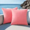 Fundas de cojín para exterior rosa coral impermeables con elegante ribete blanco - Rosa cariñosa