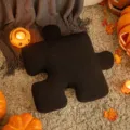 Cojín de peluche negro único con forma de pieza de puzzle para Halloween hogar - Forma de Pieza de Rompecabezas / 50x50cm / Negro