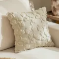 Cremefarbener Plüsch-Kissenbezug mit 3D-Ahornblatt-Stickerei und dekorativen Fransen - 45x45cm (Ohne Füllung) / Beige Ginkgoblatt