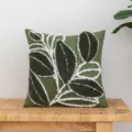 Housse de coussin vert olive artistique avec motif de feuilles tuftées sur un banc - 45x45cm (Sans Noyau) / Feuille Tuftée Vert