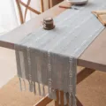 Camino de mesa elegante gris azulado con rayas caladas y borlas para decoración hogar - 35*200cm / Gris