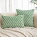 Housse de coussin en peluche vert sauge avec un motif décoratif en nid d'abeille 3D - 45x45cm (Sans Noyau) / Vert Eau Nid d'Abeille
