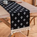 Camino de mesa de algodón negro con patrones de estrellas blancas y flecos decorativos - Negro