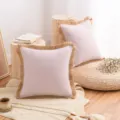 Housse de coussin en coton et lin rose clair avec des franges marrons au style boho - Rose Violet