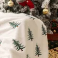 Manta de felpa blanca suave con bordado de árbol de Navidad para decorar el sofá. - 127*152CM / Blanco