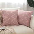 Premium Kissenbezug aus Baumwollleinen in Altrosa mit geometrischem Wellenmuster Dekor - Rosa