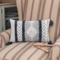 Boho Μαροκινό κάλυμμα οσφυϊκού μαξιλαριού με μπλε φουντωτά σχέδια και διακοσμητικές φούντες - Γεωμετρικό Στυλ με Ρίγες / 30x50cm (Μόνο Κάλυμμα) / Μπλε