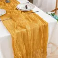 Runner da tavolo in garza gialla stropicciata per matrimoni e decorazioni per feste. - 90x180cm / Curcuma