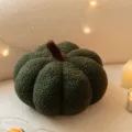 Cojín decorativo único de lana de cordero verde oscuro con forma de calabaza - Verde bosque