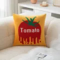 Gelbes quadratisches Kissen mit roter Tomatenstickerei und dem Schriftzug Tomato im INS-Stil - Tomatenstickerei (bz0191) / Nur Bezug (Ohne Füllung) / Tomate