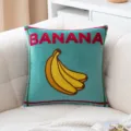 Blaugrünes Samtkissen mit roter BANANA-Stickerei und detailliertem Fruchtbananenmotiv. - Bananenstickerei (bz0191) / Nur Bezug (Ohne Füllung) / Banane