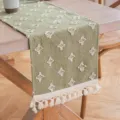 Camino de mesa de algodón verde con bordado de estrellas y borlas blancas rústico - Verde Frijol