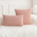 Rosa Kissenbezüge aus Kord mit Maiskorn-Textur auf weißem Plüschsofa-Kissen - 45x45cm (Ohne Füllung) / Rosa