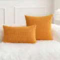Zwei senfgelbe Kissenbezüge mit Maiskorn-Struktur aus Plüsch für Sofa und Dekoration - 45x45cm (Ohne Füllung) / Orange