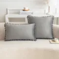 Funda de cojín de terciopelo gris con ribete decorativo de pompones para sofá - Solo Funda (Sin Relleno) / 45x45cm / Gris
