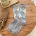 Gemütliche flauschige Argyle-Winter-Wollsocken für Damen, warme Karo-Stricksocken im Prep-Stil. - Einheitsgröße (33-40) / Graublau