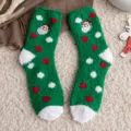 Festliche grüne Korallenvlies-Weihnachtssocken mit süßem Weihnachtsmann und Punktmuster - 35-40 / Bestickter Weihnachtsmann Stil (1 Paar)