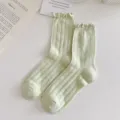 Hellgrüne gerüschte hohle atmungsaktive Damen-Mittelsocken für ästhetische Alltagskleidung. - Einheitsgröße (34-40) / Grün