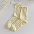 Hellgelbe gerippte Rüschen-Wadenstrümpfe für Damen, modische süße Freizeitsocken Paar. - Einheitsgröße (34-40) / Gelb