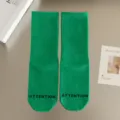 Grüne Baumwoll-Damensocken mit Buchstabenprint, hoher elastischer Bund, Frühlings- und Sommerstil. - Einheitsgröße (34-41) / Grün