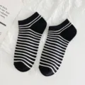 Calcetines cortos de rayas blanco y negro para mujer, algodón transpirable estilo casual. - Talla Única (34-40) / Calcetines invisibles negros