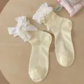 Japanische cremeweiße Socken mit zarten Spitzenrüschen und hübschem Schleifendetail - Einheitsgröße / Gelb