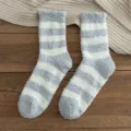 Calcetines de dormir para hombre a rayas gris blanco, calcetines invierno gruesos calientes. - Suela con Agarre (39-44) / Rayas Finas Grises