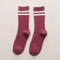 Damen einfarbige burgunderrote gerippte Waden-Socken mit klassischen weißen Doppelstreifen Variante - 36-39 / Burgunderrot
