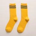Damen gelbe Crew Socken mit schwarzen Doppelstreifen, lässige Sport Baumwollsocken. - 36-39 / Kurkuma