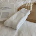 Comode calze medie da donna bianche in tinta unita in cotone, calde e accoglienti invernali. - Taglia Unica (35-40) / Bianco puro