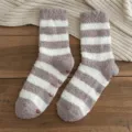 Calcetines gruesos de forro polar para hombre con rayas y suela antideslizante para invierno. - Suela con Agarre (39-44) / Café con rayas finas