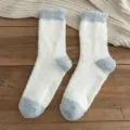 Calcetines gruesos de forro polar coral para hombre en blanco y gris para invierno. - Suela con Agarre (39-44) / Blanco Grisáceo