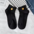 Schwarze kurze Baumwollsocken für Damen mit süßer goldener Herz-Bestickung, lässig. - Einheitsgröße (35-39) / Schwarzer Herz