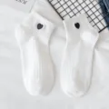 Weiße kurze Socken mit süßer schwarzer Herzstickerei, lässige Baumwollsocken für Damen. - Einheitsgröße (35-39) / Weißes Herz