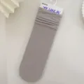 Graue Samt-Slouch-Socken für Damen mit einer dünnen, atmungsaktiven Rippenstruktur - Einheitsgröße (33-40) / Grau