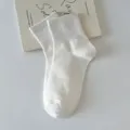 Calcetines blancos minimalistas de alta calidad para mujer en estilo preppy puro - Talla Única (34-40) / Blanco puro