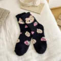 Suesse Cartoon Baer Erdbeere Flauschig Korallenfleece Warme Winter Damensocken Socken - Einheitsgröße (34-40) / Schwarz