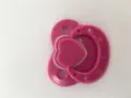 Tétine magnétique rose en forme de cœur pour poupées de simulation et peluches - Style Coeur Rose Vif (2)